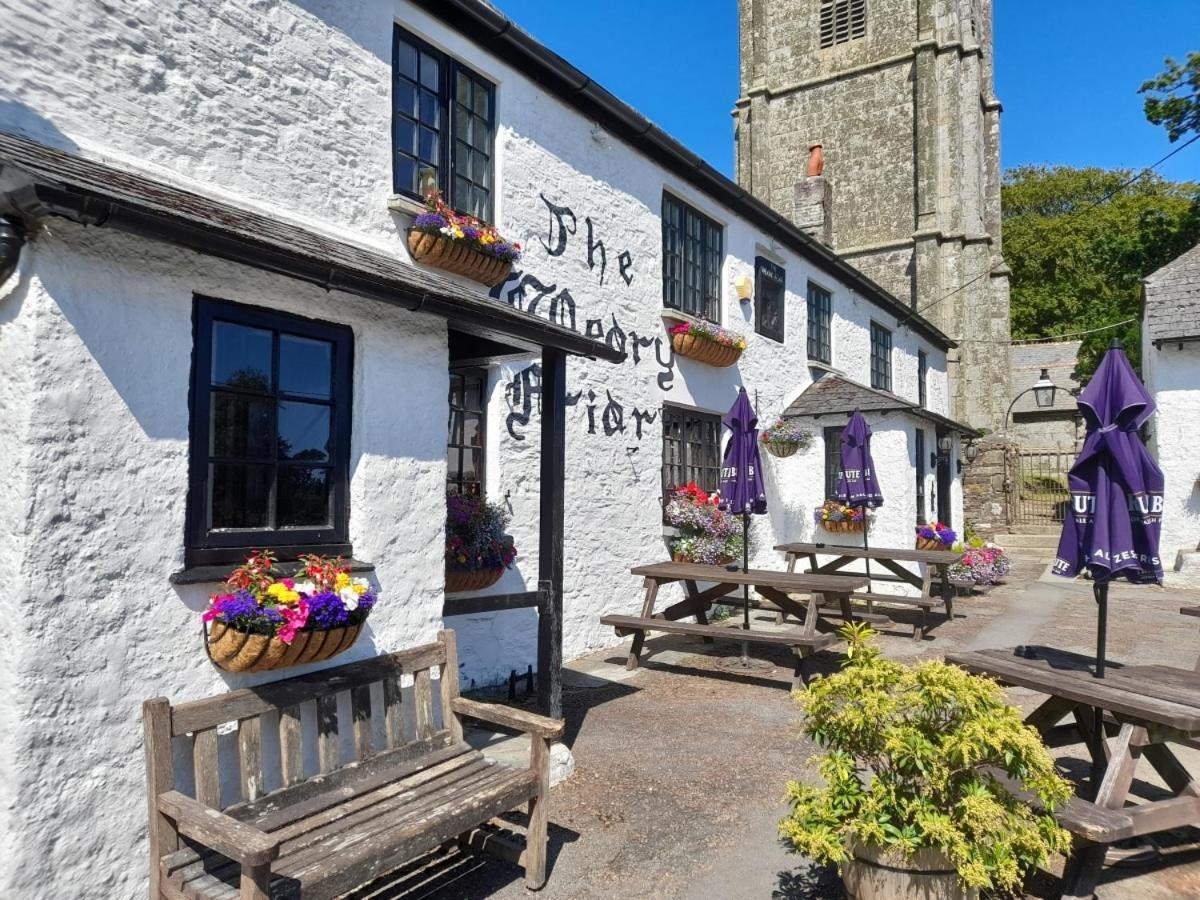 The Weary Friar Inn Pillaton Екстериор снимка